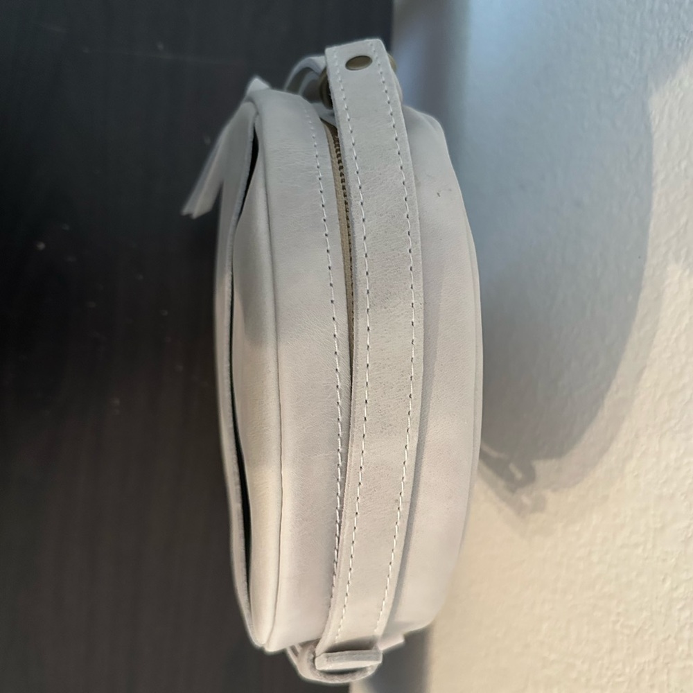 NWOT Portland Leather Bone Circle Crossbody Bag - Picture 6 of 7